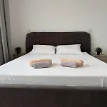 Luxury 3 Bedroom With Pool וילה *