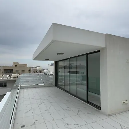 Luxury 3 Bedroom With Pool וילה *