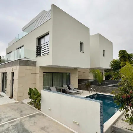 Luxury 3 Bedroom With Pool Βίλα Πάφος