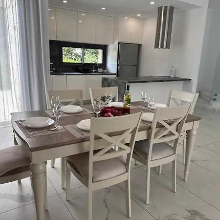 וילה Luxury 3 Bedroom With Pool