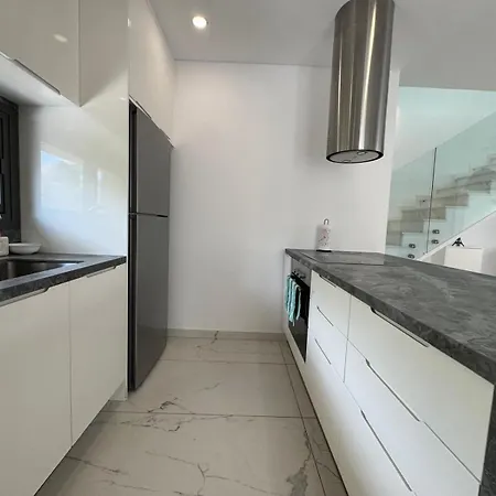 Luxury 3 Bedroom With Pool וילה פאפוס