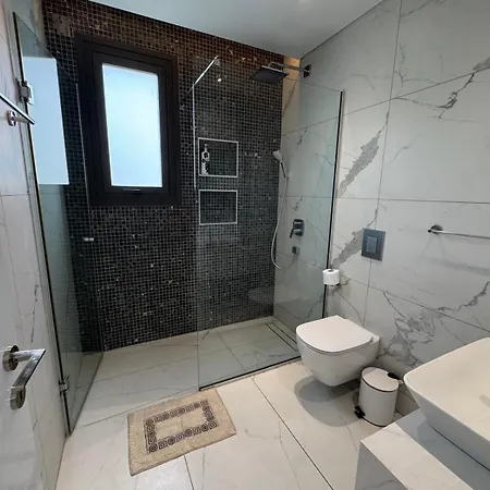 Luxury 3 Bedroom With Pool *