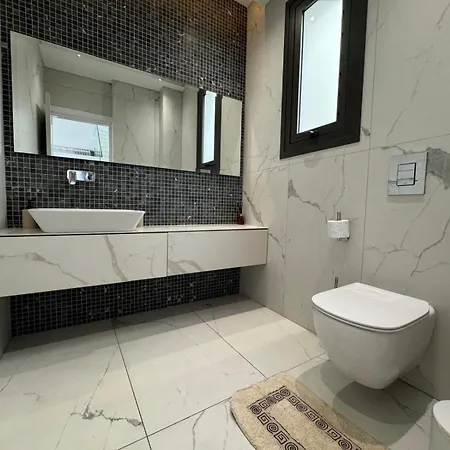 Luxury 3 Bedroom With Pool פאפוס