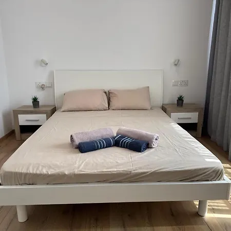 Luxury 3 Bedroom With Pool * פאפוס