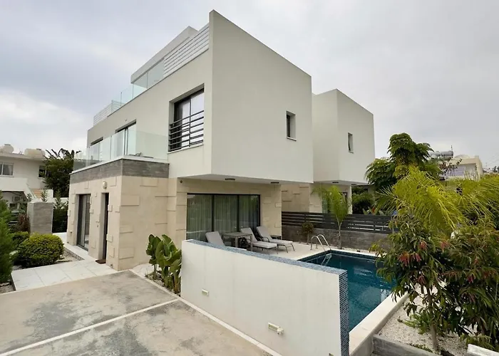 Luxury 3 Bedroom With Pool Вилла Пафос