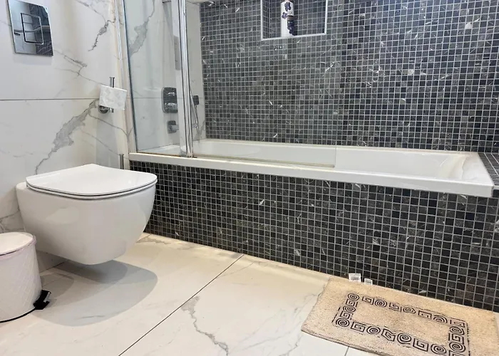 Luxury 3 Bedroom With Pool Пафос