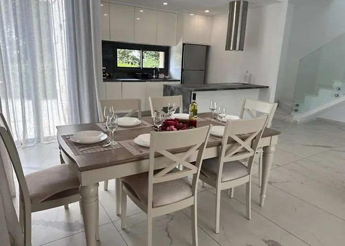 Вилла Luxury 3 Bedroom With Pool