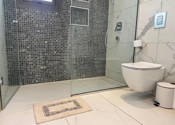 Βίλα Luxury 3 Bedroom With Pool