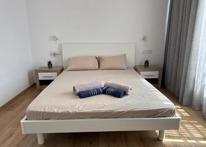 Luxury 3 Bedroom With Pool * Πάφος