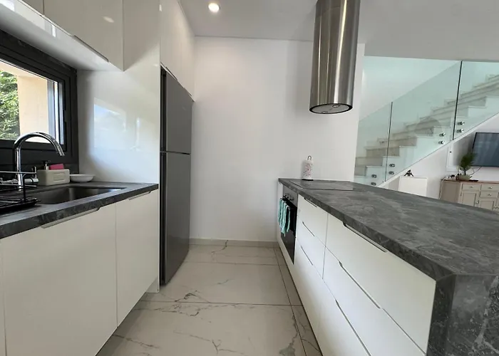 Luxury 3 Bedroom With Pool Βίλα Πάφος
