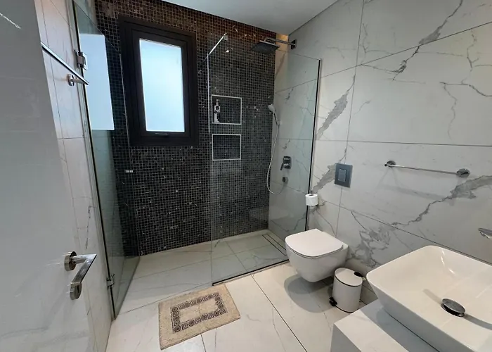 Luxury 3 Bedroom With Pool *