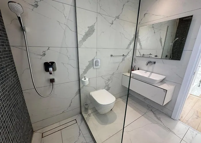 Luxury 3 Bedroom With Pool *